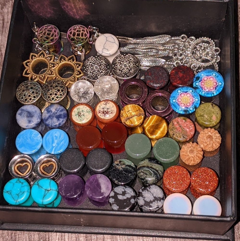 24 Size 0 gauges